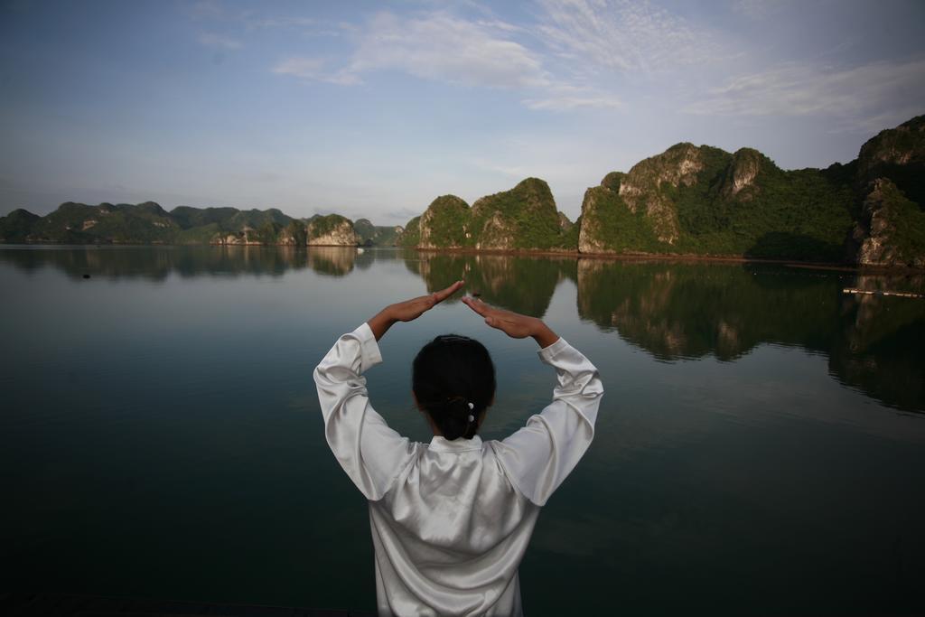 La Vela Premium Cruise - Managed By Paradise Cruises Ha Long Exterior photo