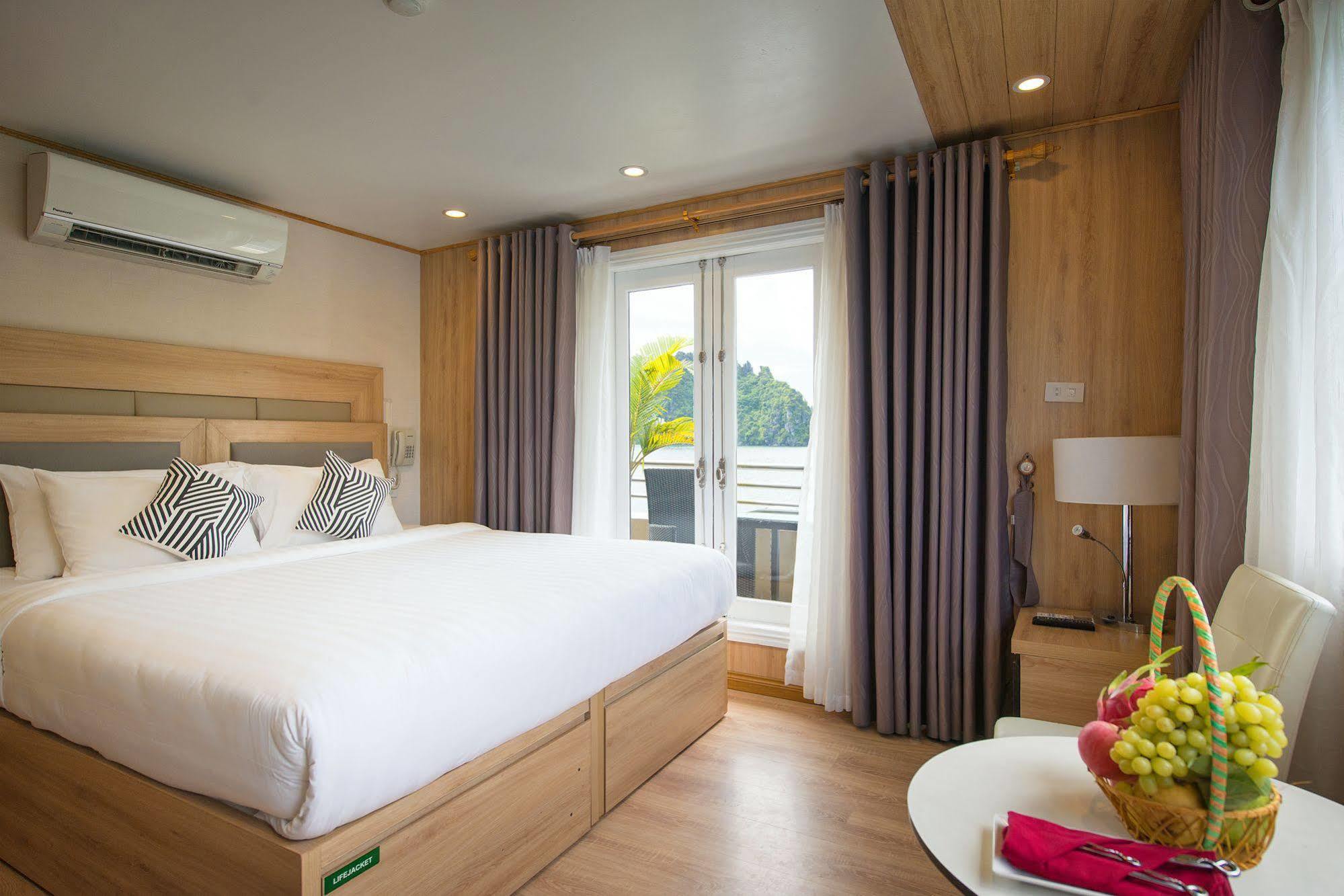 La Vela Premium Cruise - Managed By Paradise Cruises Ha Long Exterior photo